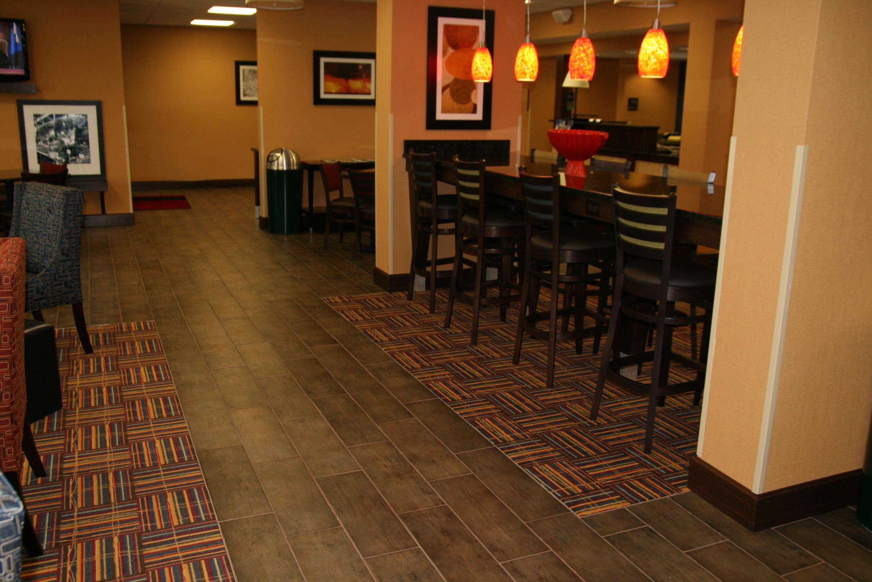 Hampton Inn Youngstown-North Restaurant photo