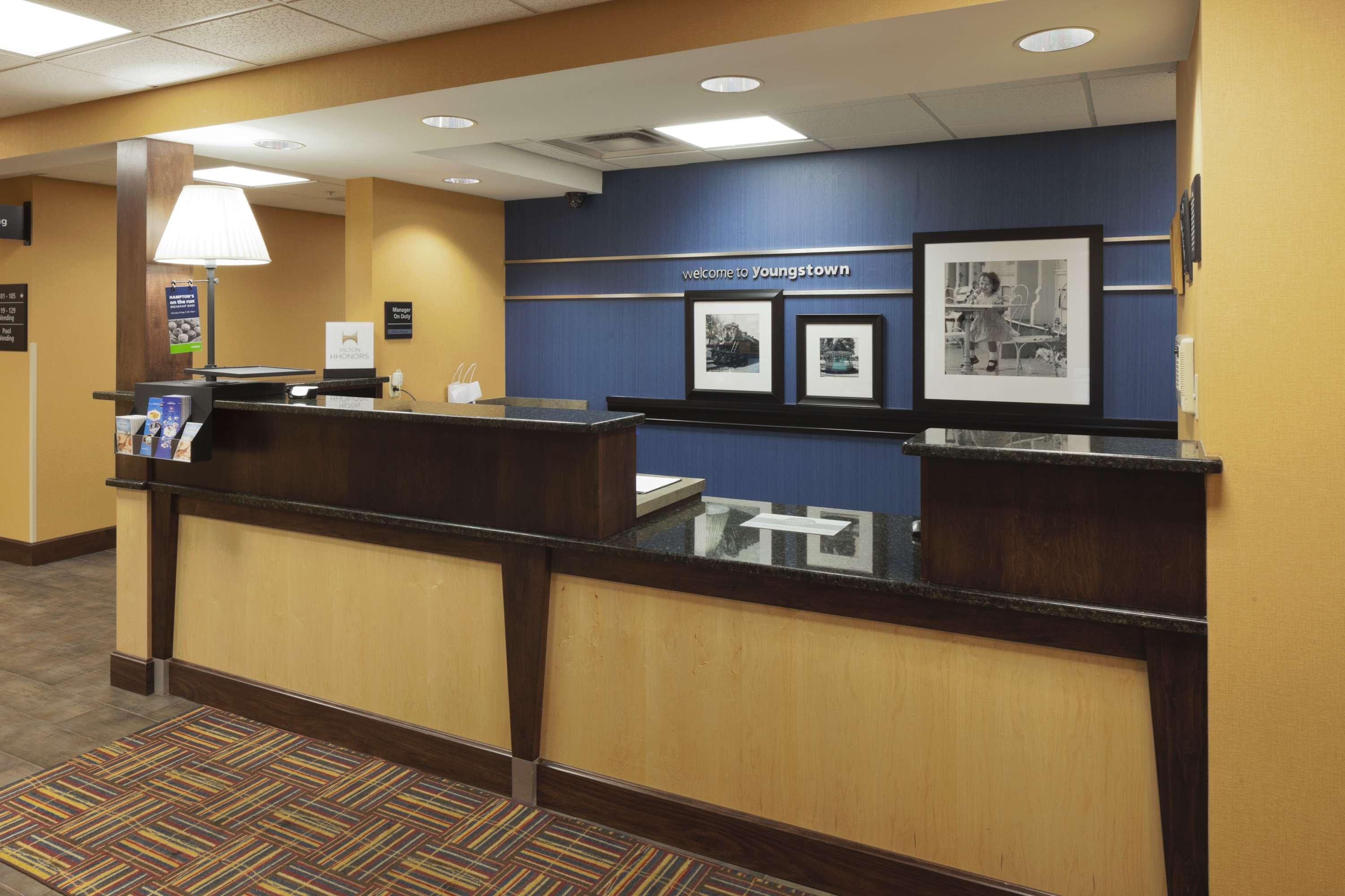 Hampton Inn Youngstown-North Exterior photo