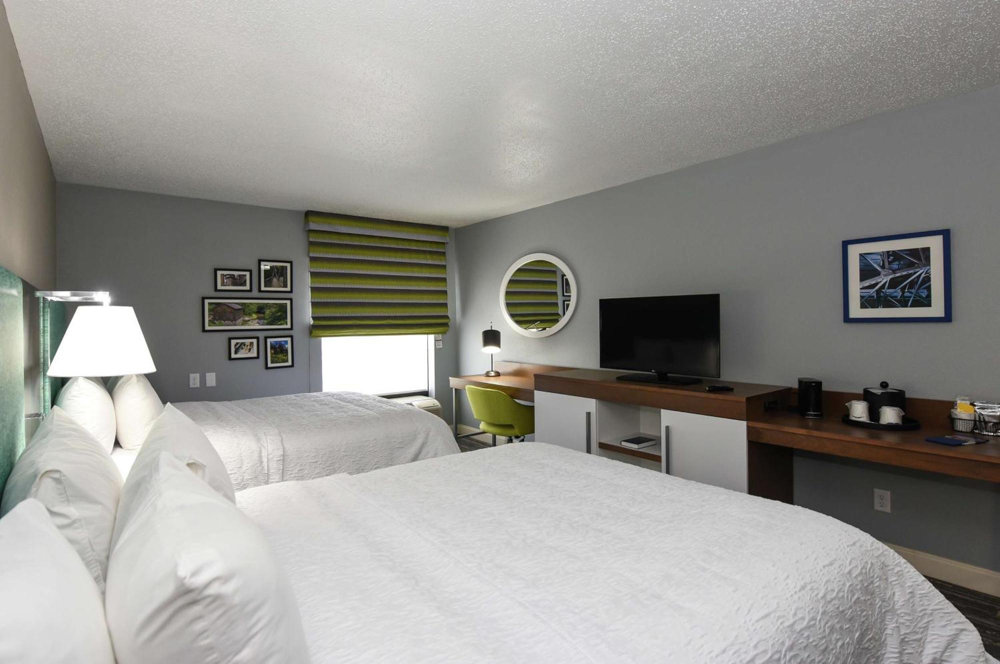 Hampton Inn Youngstown-North Exterior photo