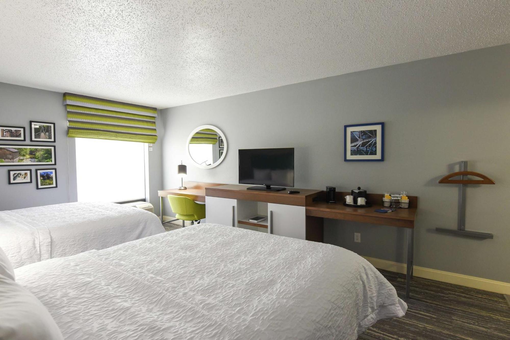 Hampton Inn Youngstown-North Exterior photo