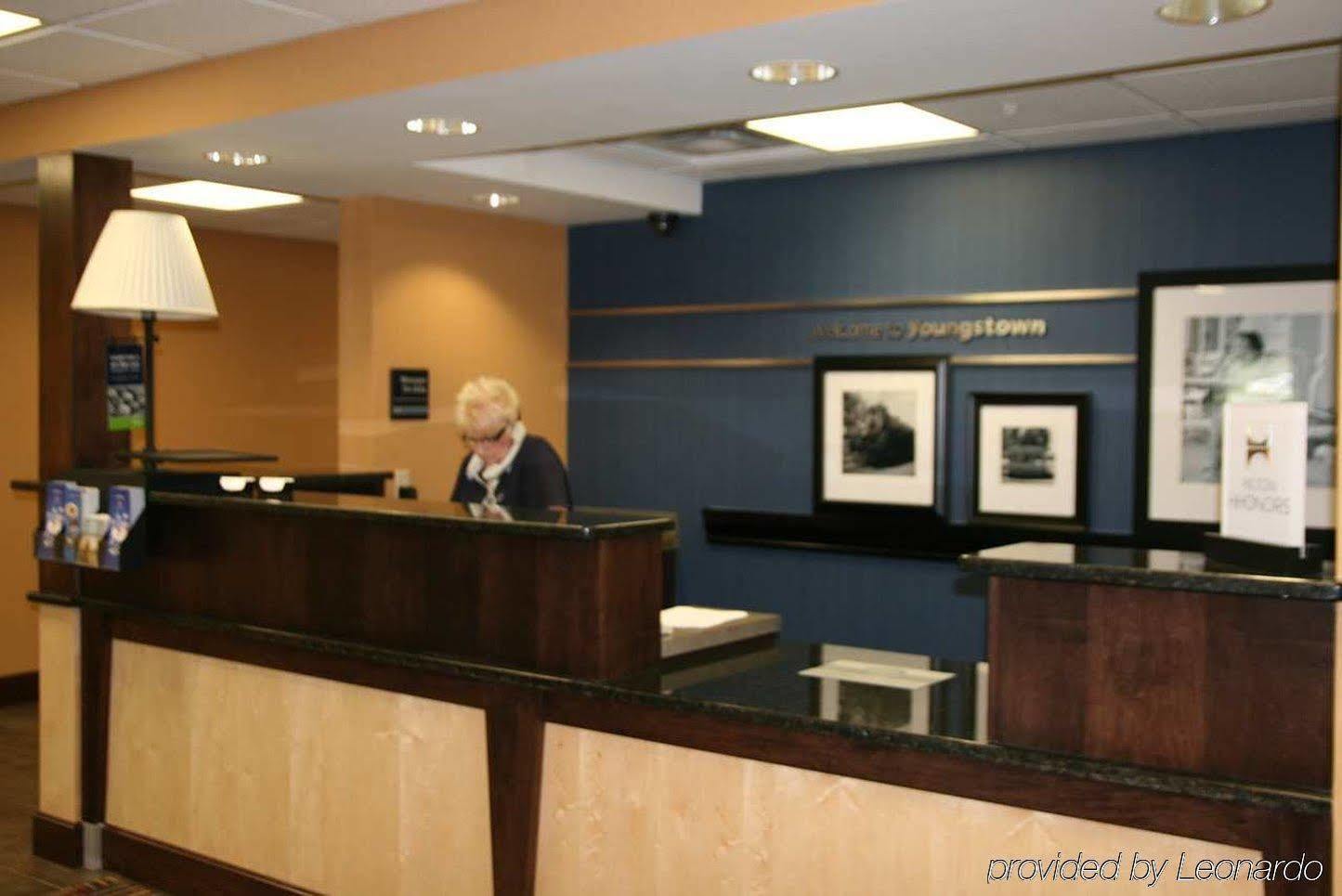 Hampton Inn Youngstown-North Exterior photo